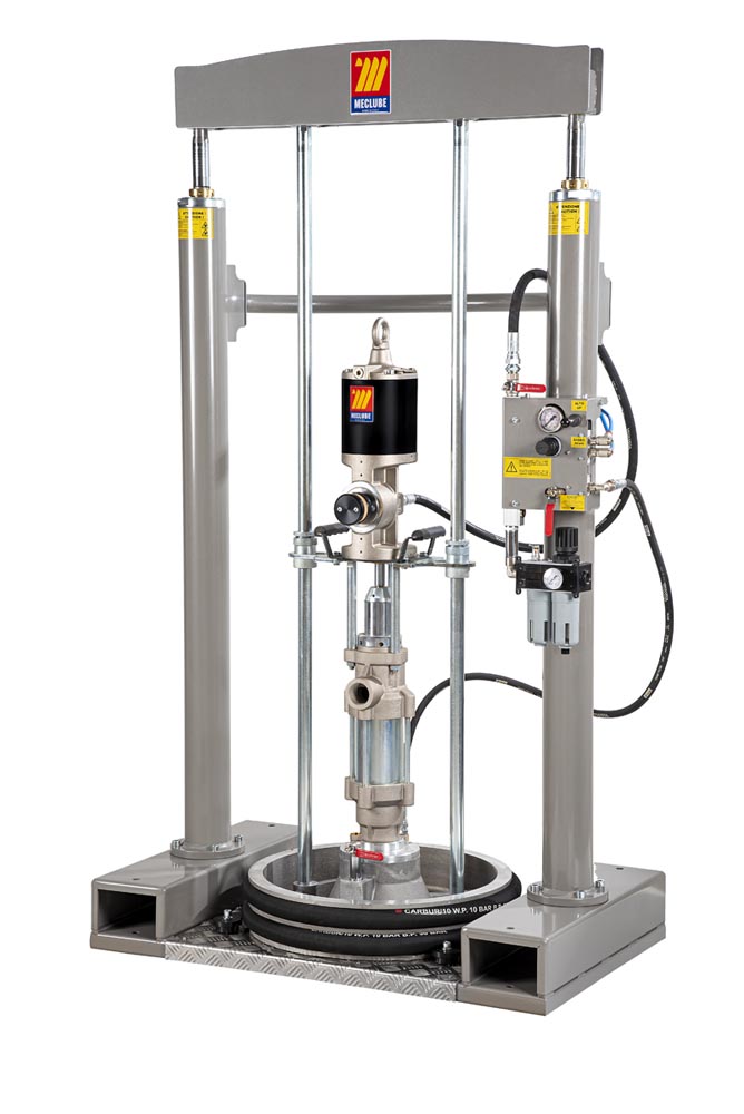 Hydraulic frame lift for oil drums with pump